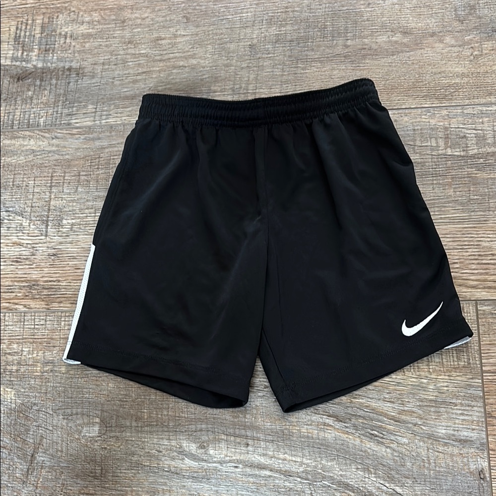 Nike boys black/white athletic shorts, size Small. EUC